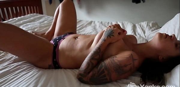 Yanks Babe Liandra Dahl Masturbating